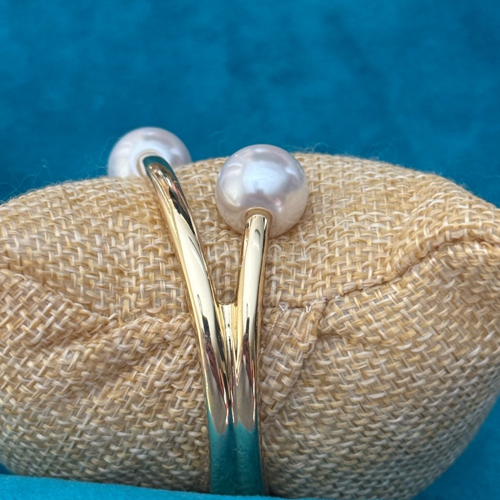Gold Pearl Cuff Bracelet NEW - Picture 2 of 4